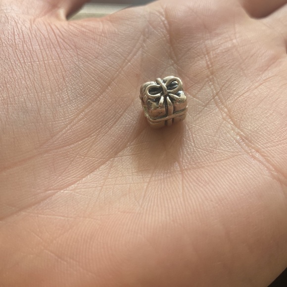 Authentic Pandora 925 Sterling Silver Wrapped Present Bead Charm - Picture 2 of 2